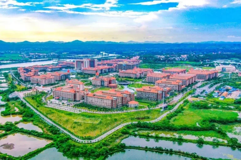 khuân viên đại học vịnh bắc bộ