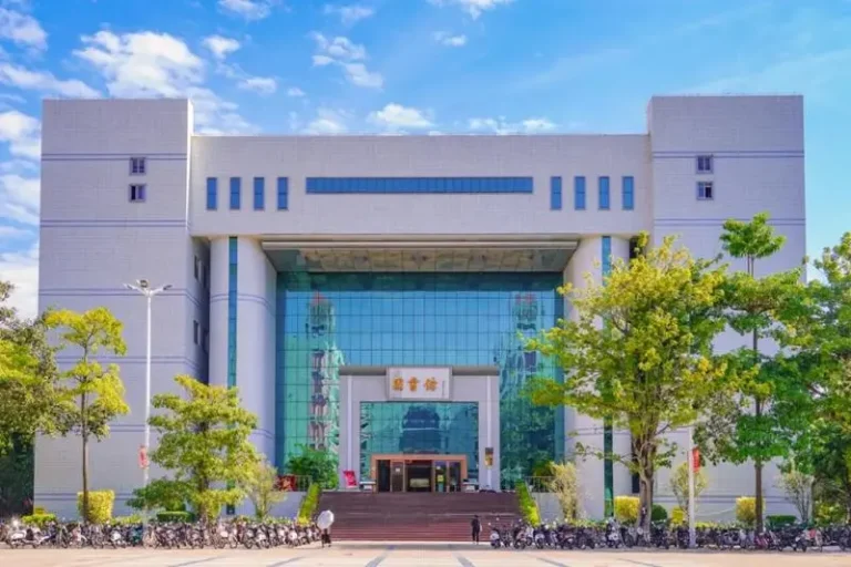 Đại học sư phạm Lĩnh Nam