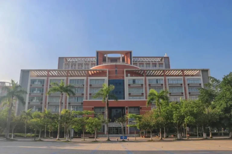Đại học sư phạm Lĩnh Nam
