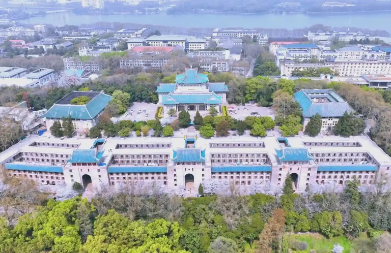 Đại học vũ hán