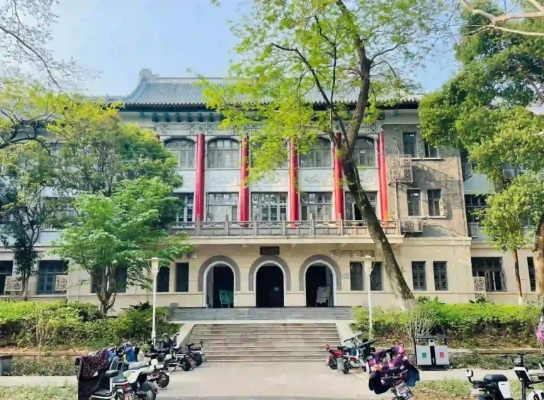 Đại Học sư phạm Hoa Trung